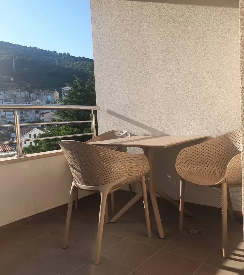 Rent, one bedroom apartment, 47m², Rozino, Budva