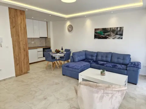 Rent, one bedroom apartment, 47m², Budva, Crna Gora - image 2