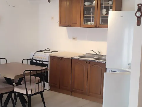 Rent, one bedroom apartment, 44m², Podkošljun, Budva - image 9