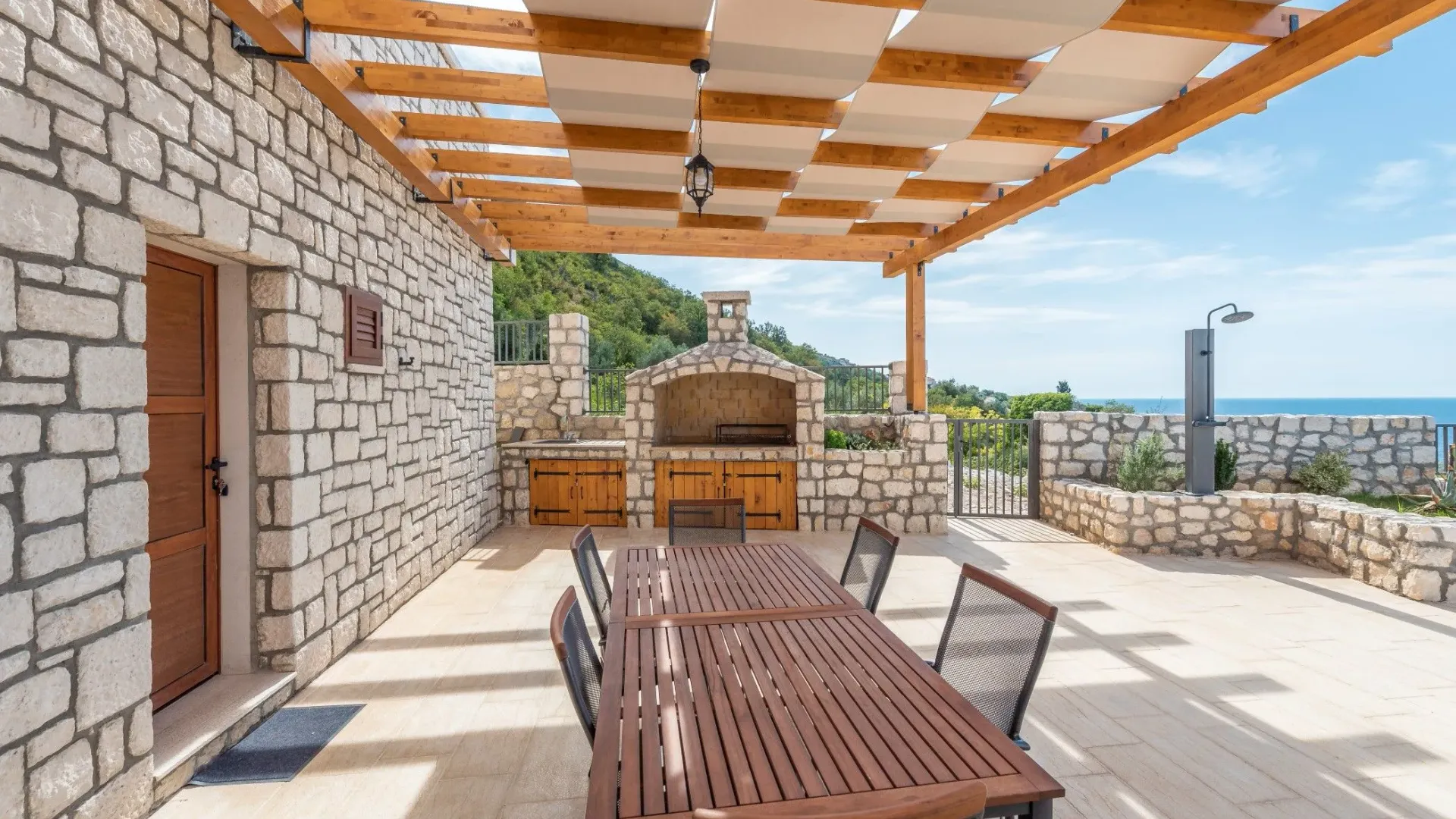 Sale, house, 256m², Drobni pijesak, Budva