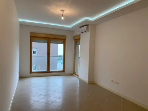 Sale, apartment, 32m², Dobrota, Kotor - image 3