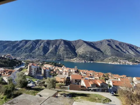 Izdavanje, dvosoban stan, 50m², Dobrota, Kotor - image 8