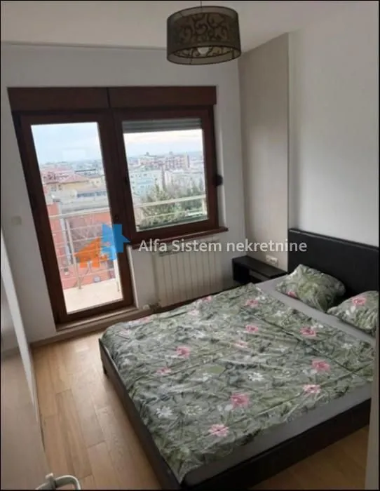 Izdavanje, trosoban stan, 73m², Vračar Sve Podlokacije, Beograd