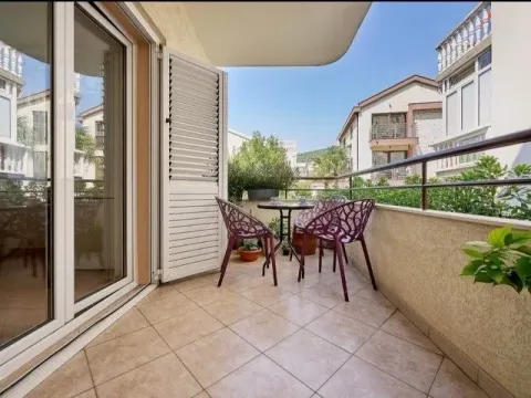 Sale, two bedroom apartment, 62m², Centar, Budva - image 1