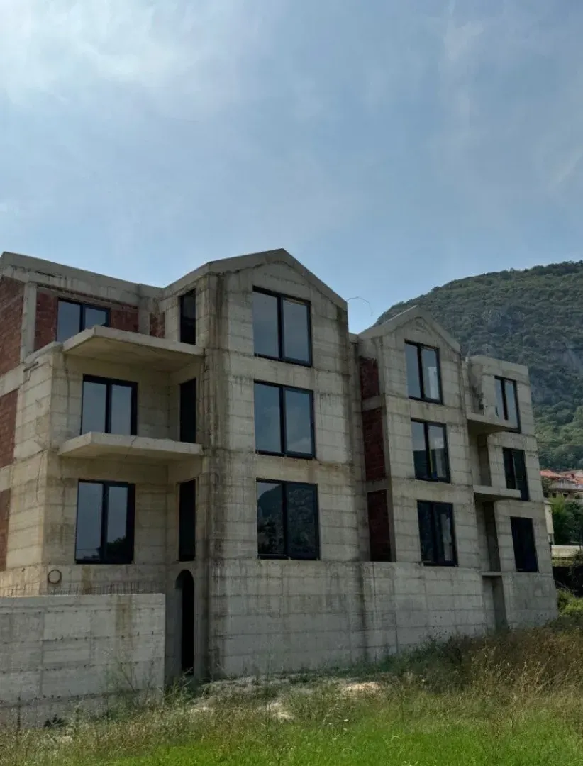 Prodaja, dvosoban stan, 94m², Škaljari, Kotor