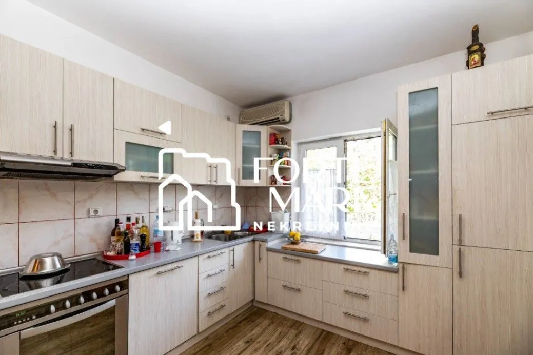 Prodaja, kuća, 266m², Igalo, Herceg Novi