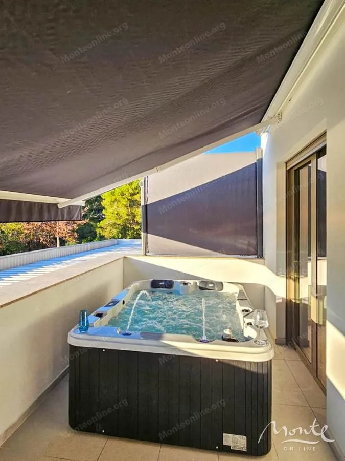 Prodaja, dvosoban stan, 90m², Tivat, Crna Gora