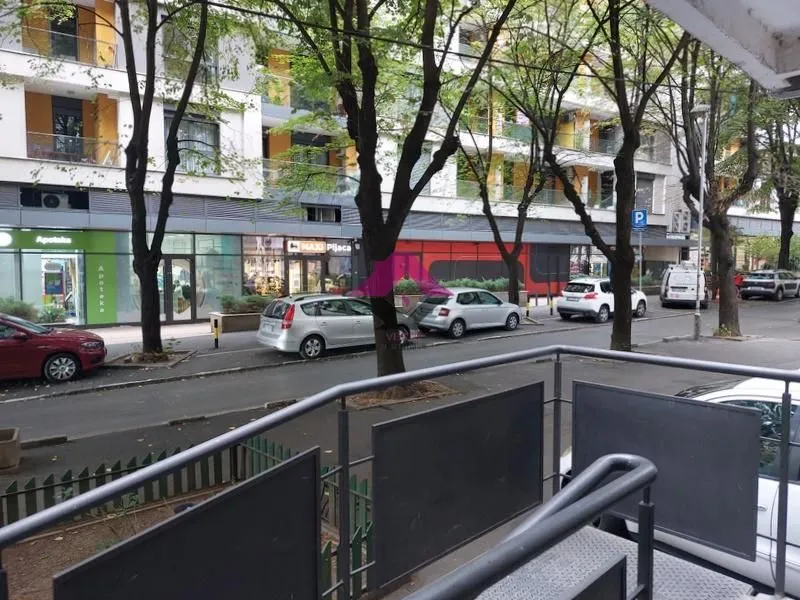 Izdavanje, trosoban stan, 68m², Poštanska Štedionica, Palilula Sve Podlokacije