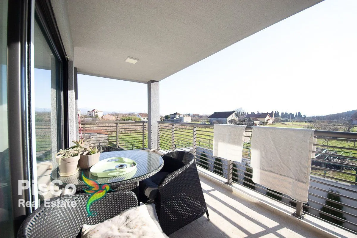 Prodaja, kuća, 300m², Tološi, Podgorica