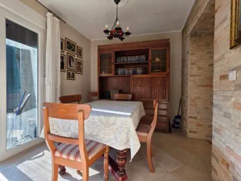 Izdavanje, dvosoban stan, 120m², Drac, Podgorica - image 3