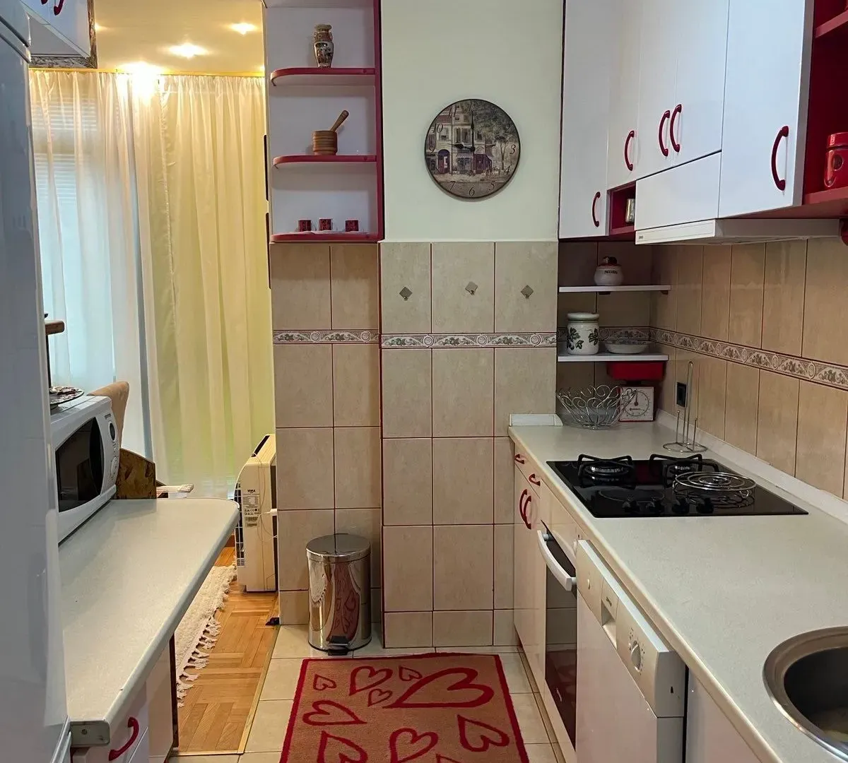 Izdavanje, dvosoban stan, 76m², Centar, Podgorica