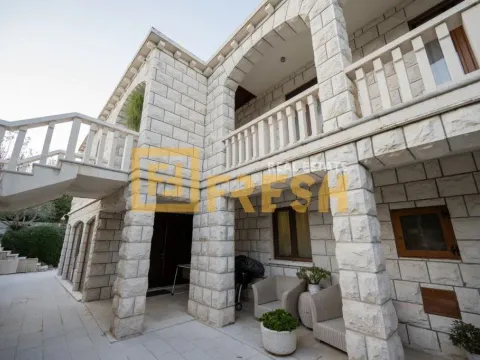 Prodaja, kuća, 300m², Tivat, Crna Gora - image 2