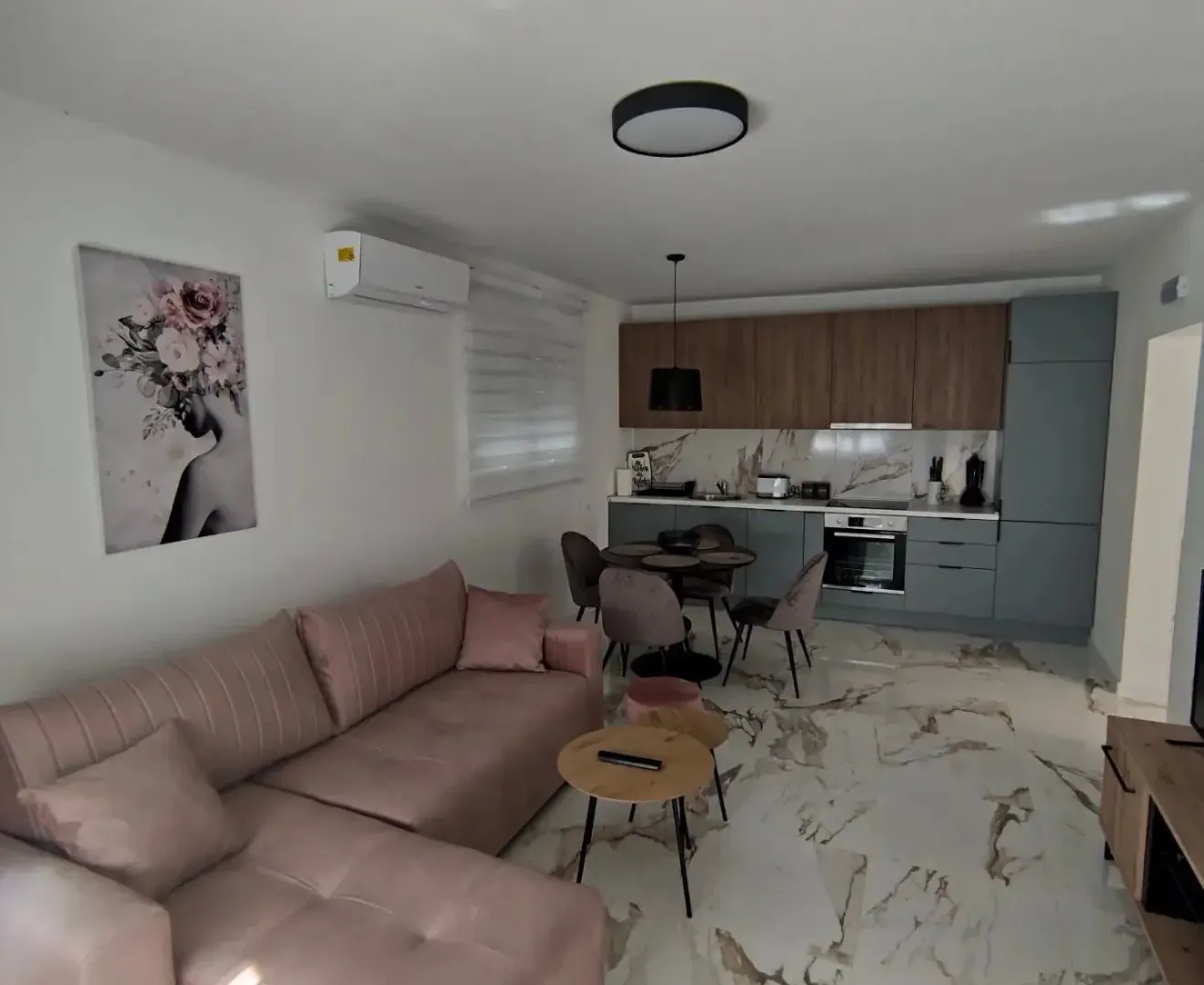 Izdavanje, jednosoban stan, 50m², Donja Lastva, Tivat