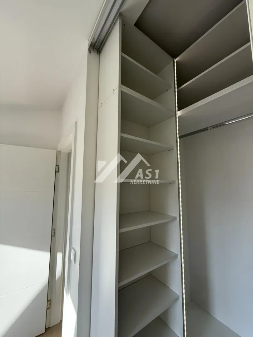 Izdavanje, dvosoban stan, 54m², Salajka, Novi Sad Sve Podlokacije
