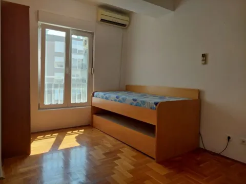 Rent, two bedroom apartment, 65m², Blok 9, Podgorica - image 8