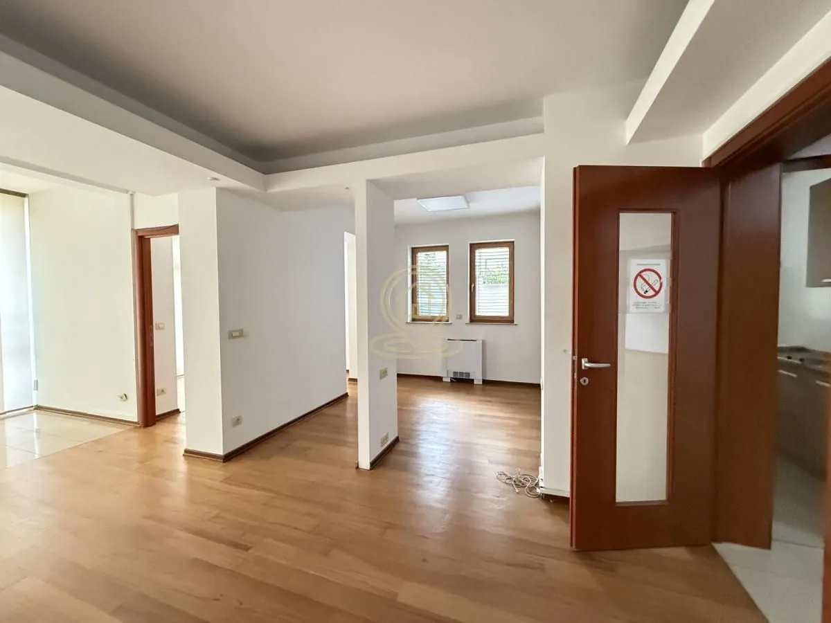 Rent, office space, 151m², Voždovac Sve Podlokacije, Beograd