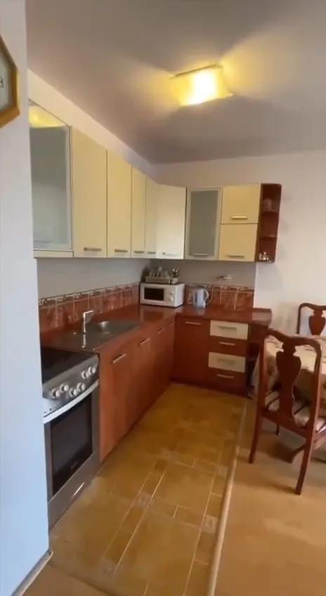 Izdavanje, jednosoban stan, 51m², Podmaine, Budva