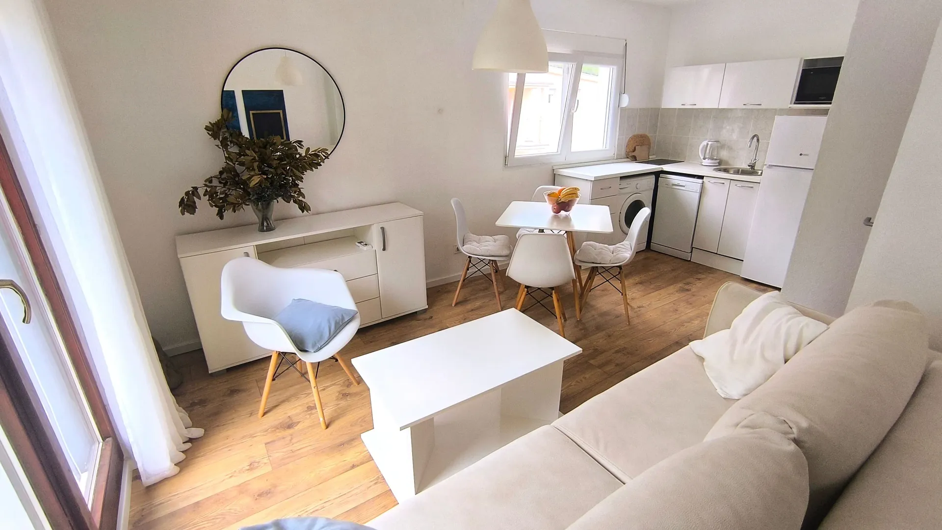 Izdavanje, jednosoban stan, 43m², Lazi, Budva