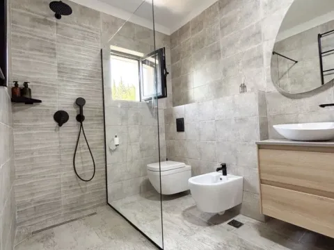 Izdavanje, kuća, 330m², Centar, Tivat - image 7