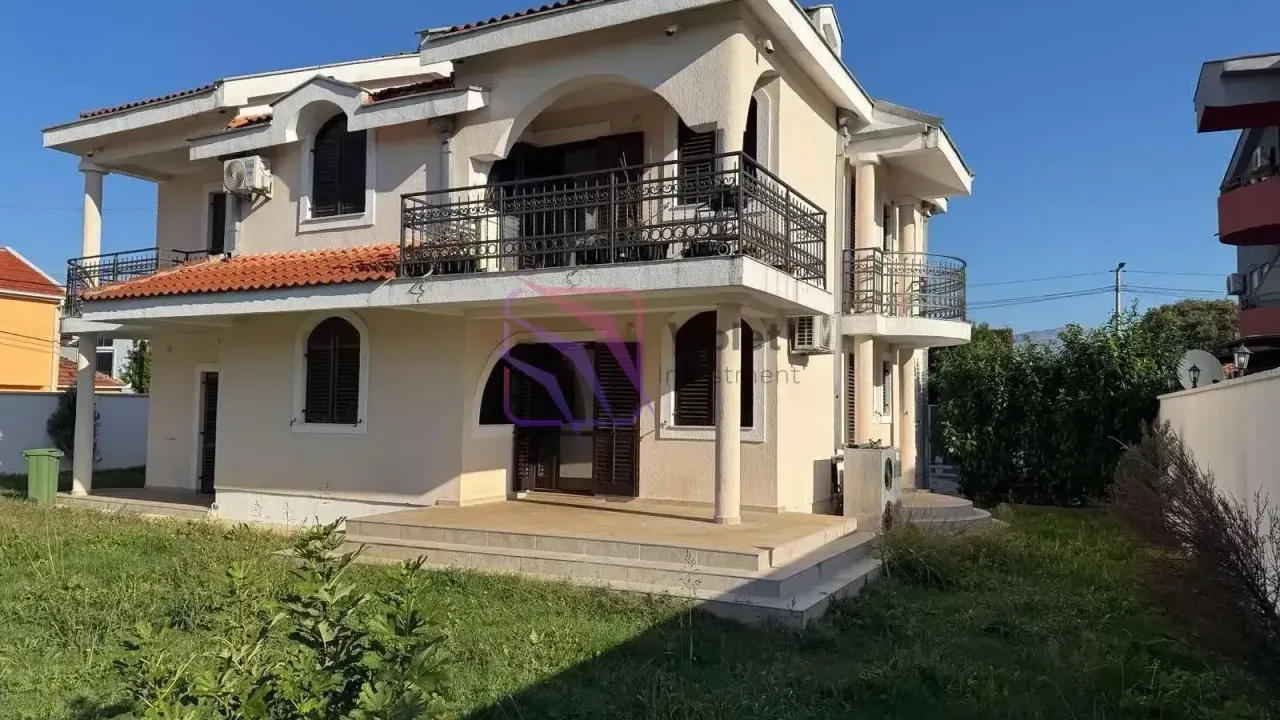 Sale, house, 340m², Tološi, Podgorica