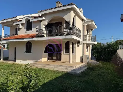 Sale, house, 340m², Tološi, Podgorica - image 1
