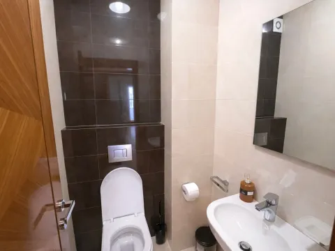 Izdavanje, dvosoban stan, 75m², Centar, Podgorica - image 11