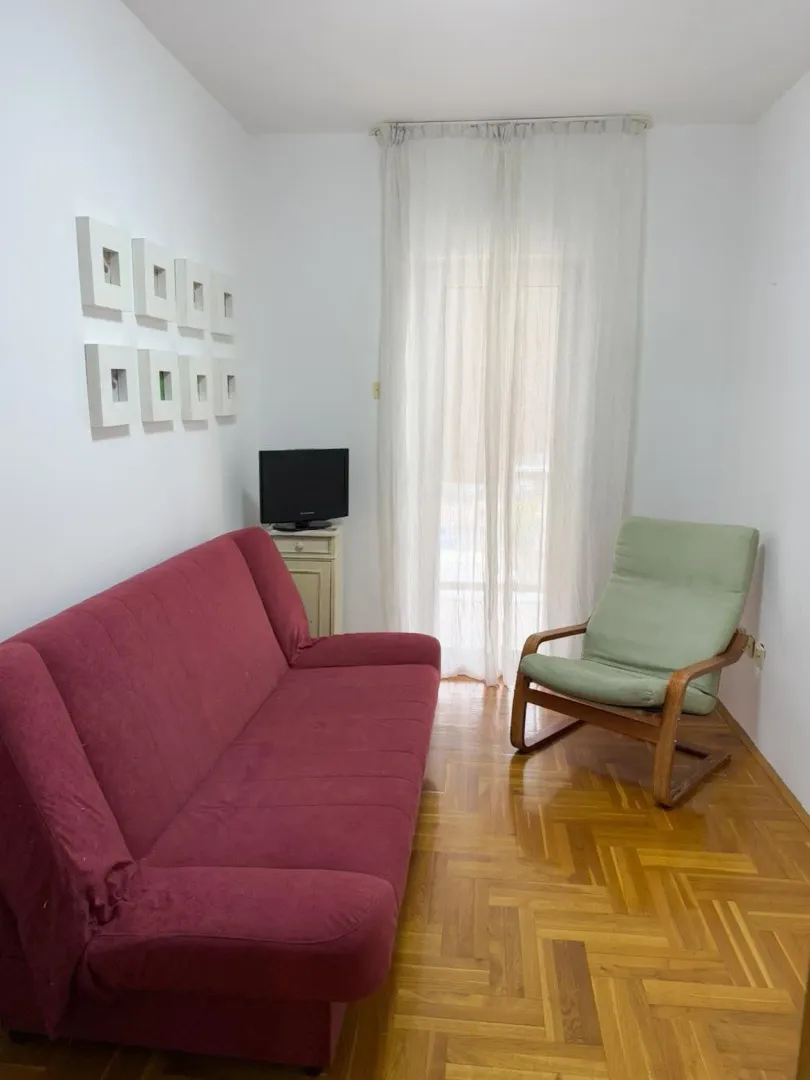 Izdavanje, dvosoban stan, 76m², Stari Aerodrom, Podgorica