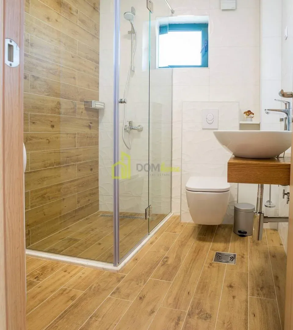 Prodaja, jednosoban stan, 63m², Šušanj, Bar