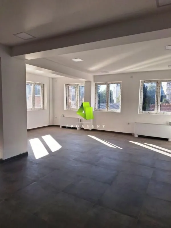 Rent, office space, 80m², Medijana, Niš