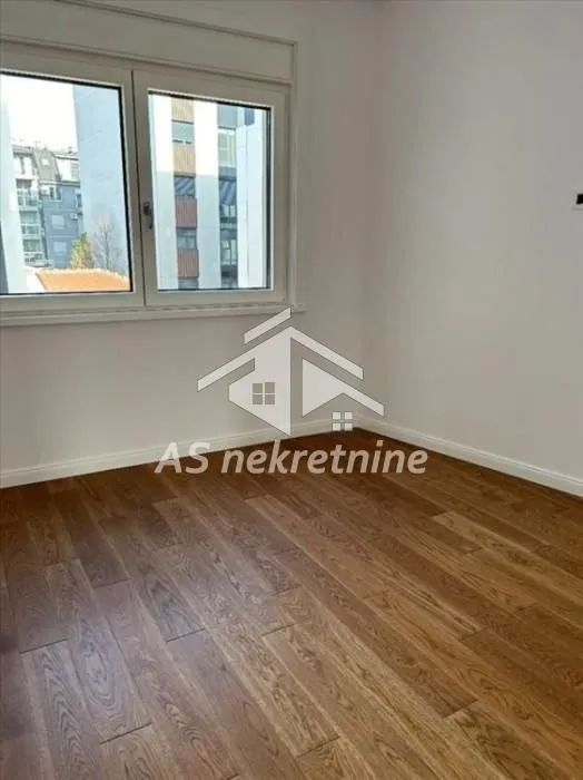Izdavanje, trosoban stan, 71m², Čubura, Beograd