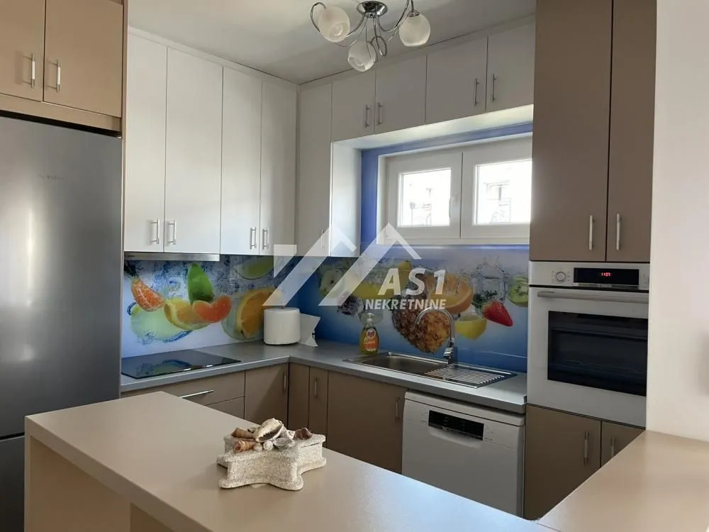 Prodaja, četvorosoban stan, 76m², Lipov gaj, Novi Sad Sve Podlokacije