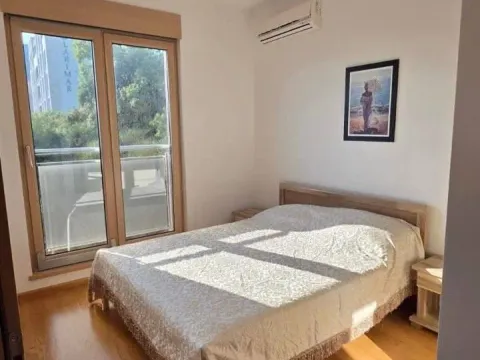Izdavanje, dvosoban stan, 74m², Bečići, Budva - image 4