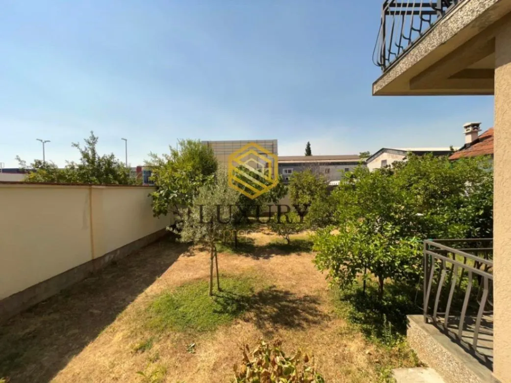 Rent, house, 200m², Stari Aerodrom, Podgorica