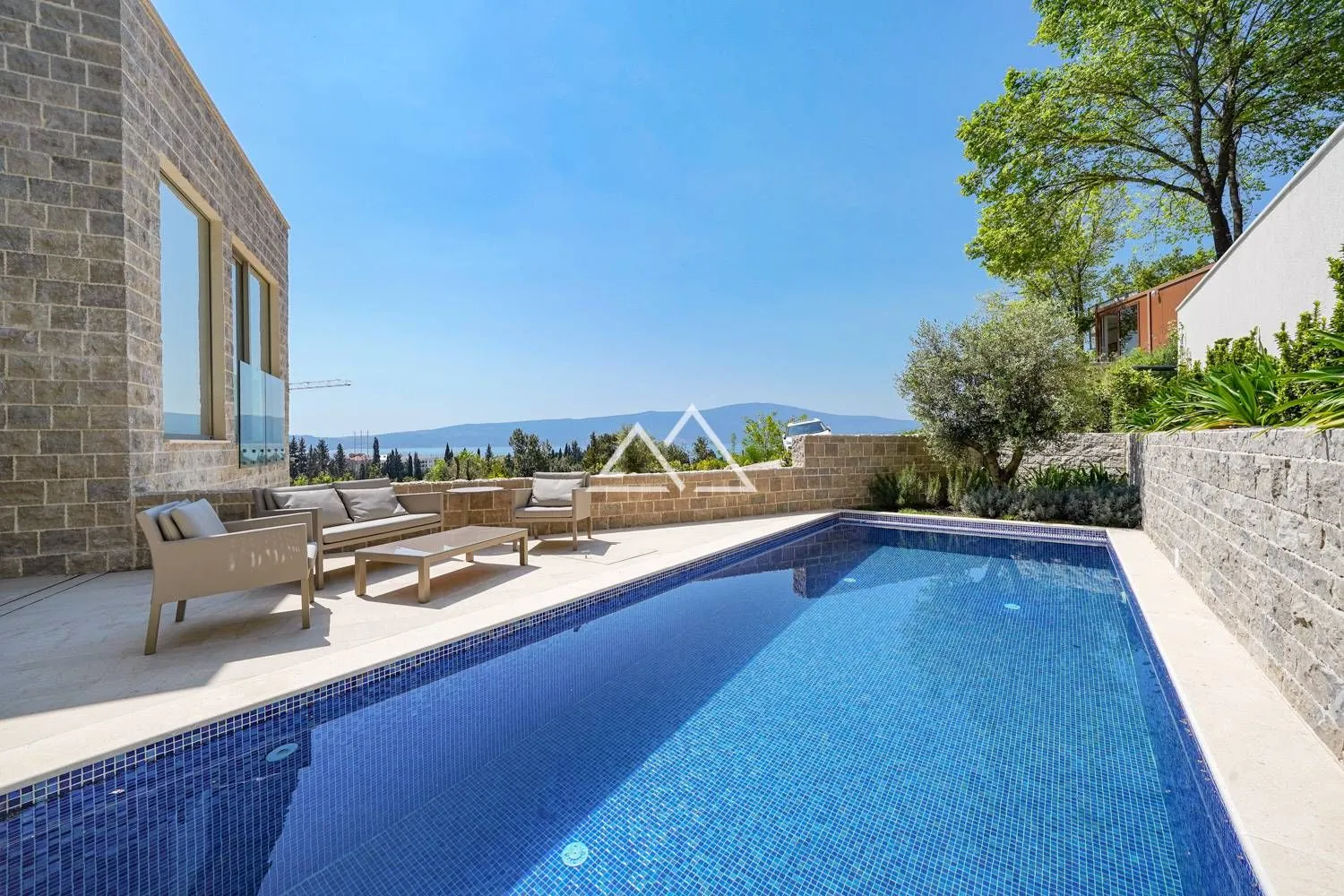 Prodaja, dvosoban stan, 99m², Tivat, Crna Gora