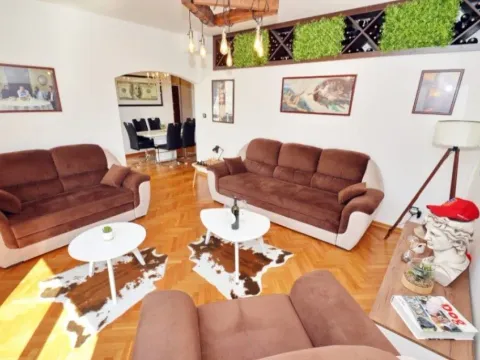 Izdavanje, dvosoban stan, 90m², Centar, Tivat - image 5