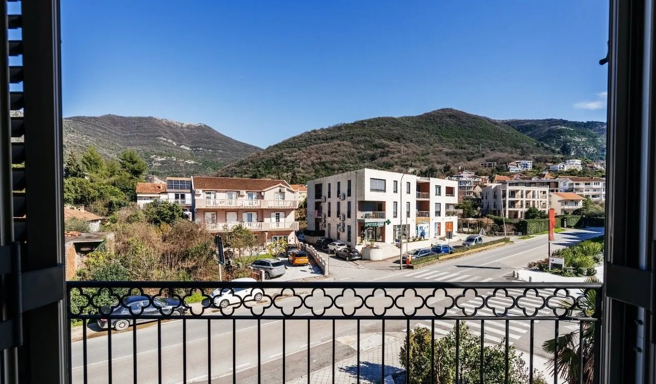 Prodaja, jednosoban stan, 45m², Centar, Tivat
