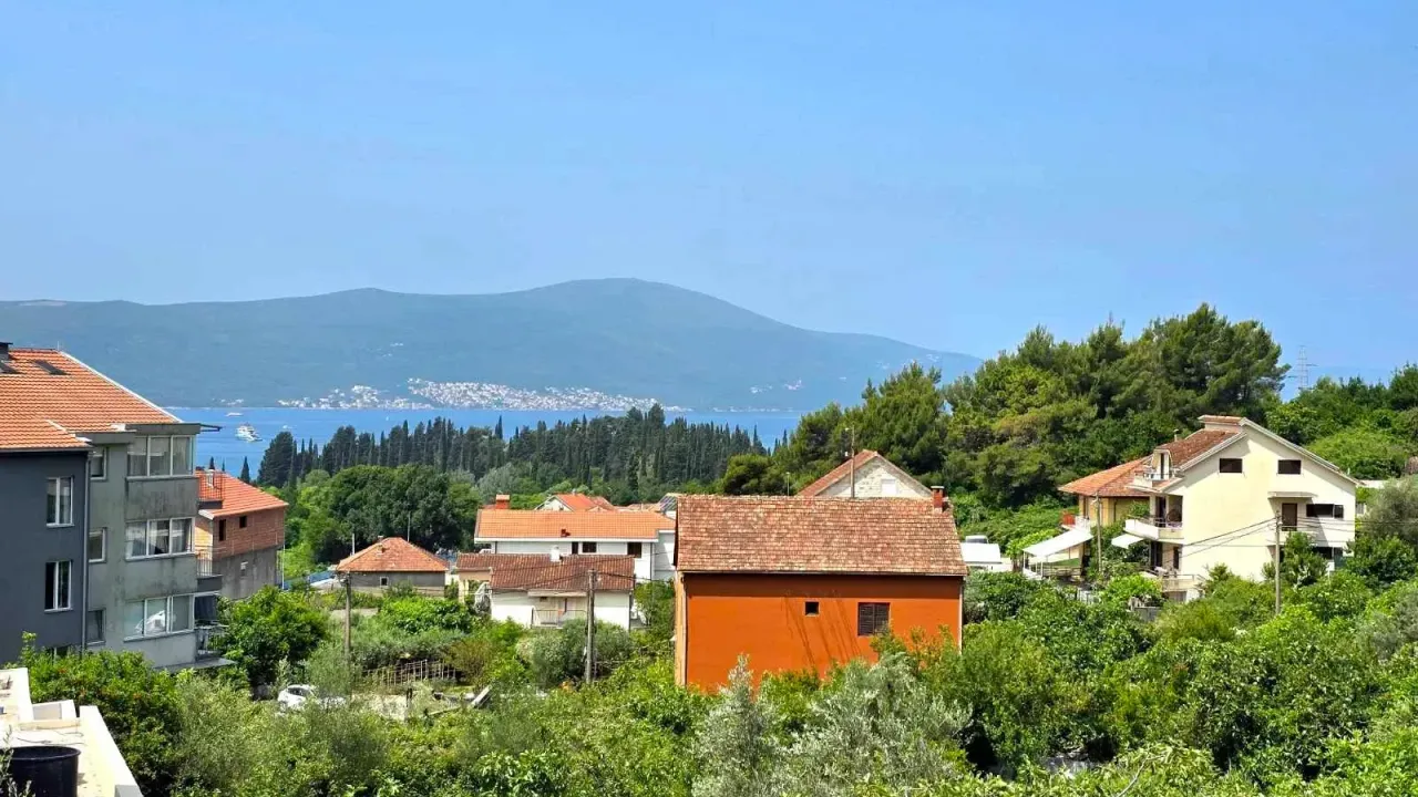 Izdavanje, kuća, 85m², Tivat, Crna Gora