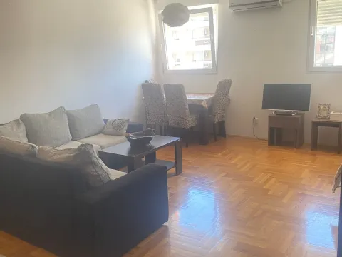 Izdavanje, garsonjera, 35m², City Kvart, Podgorica - image 2