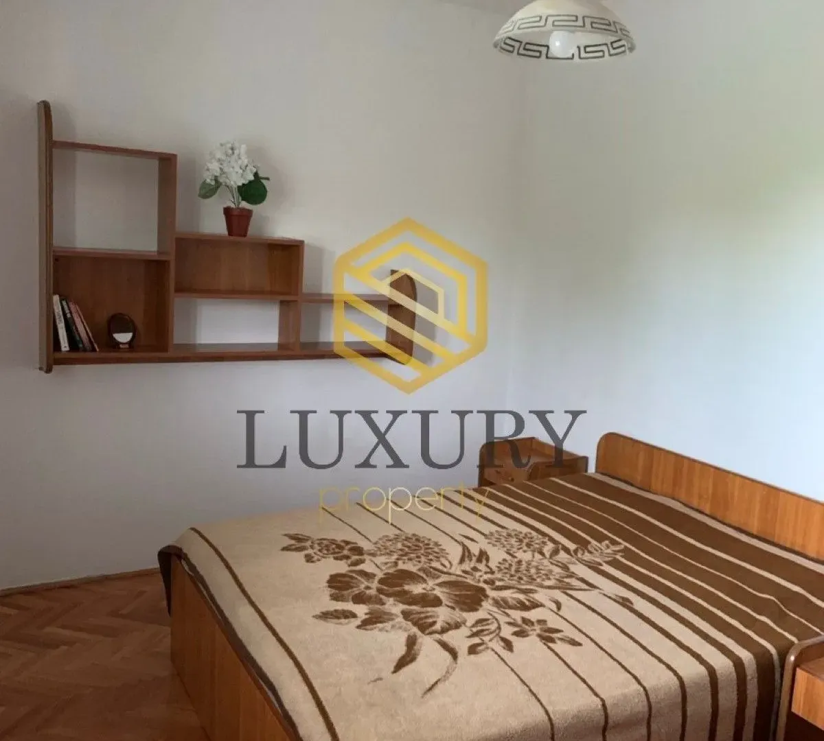 Izdavanje, kuća, 250m², Tološi, Podgorica