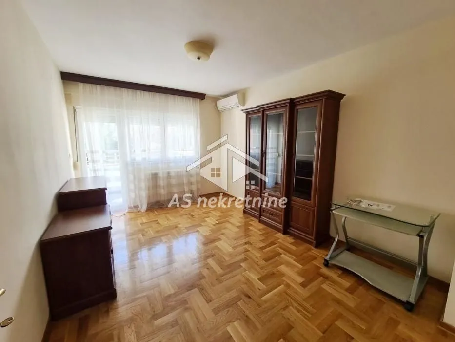 Rent, three bedroom apartment, 78m², Vračar Hram, Vračar Sve Podlokacije