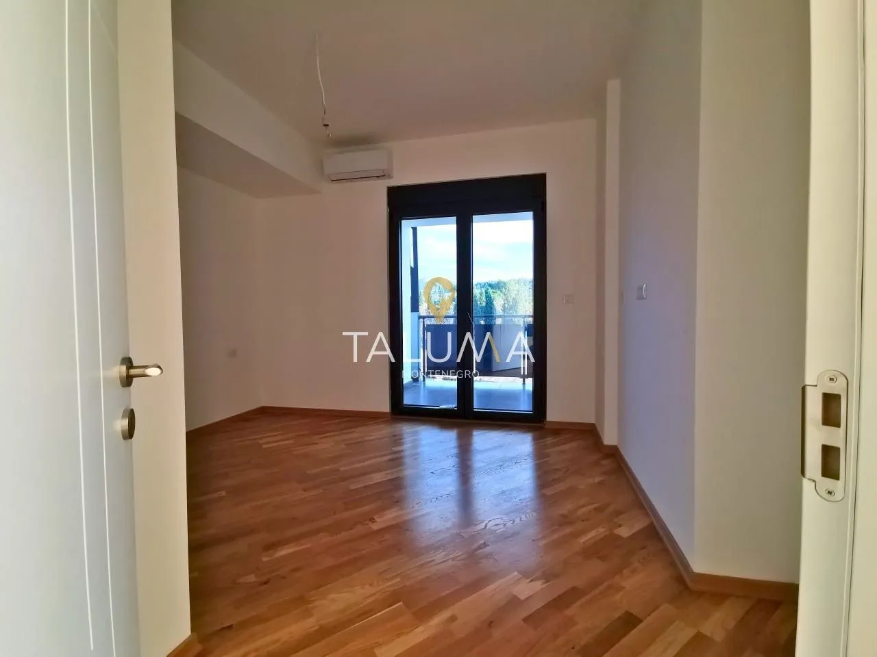 Izdavanje, trosoban stan, 117m², Momišići, Podgorica