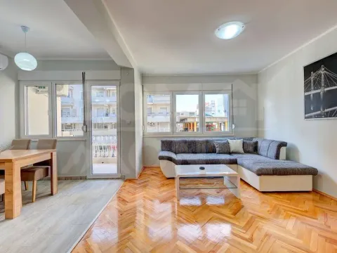 Rent, two bedroom apartment, 75m², Tivat, Crna Gora - image 13
