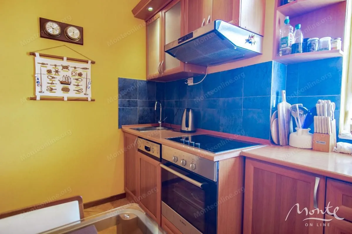 Prodaja, dvosoban stan, 42m², Đenovići, Herceg Novi