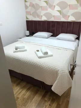 Izdavanje, dvosoban stan, 60m², Dobrota, Kotor - image 8