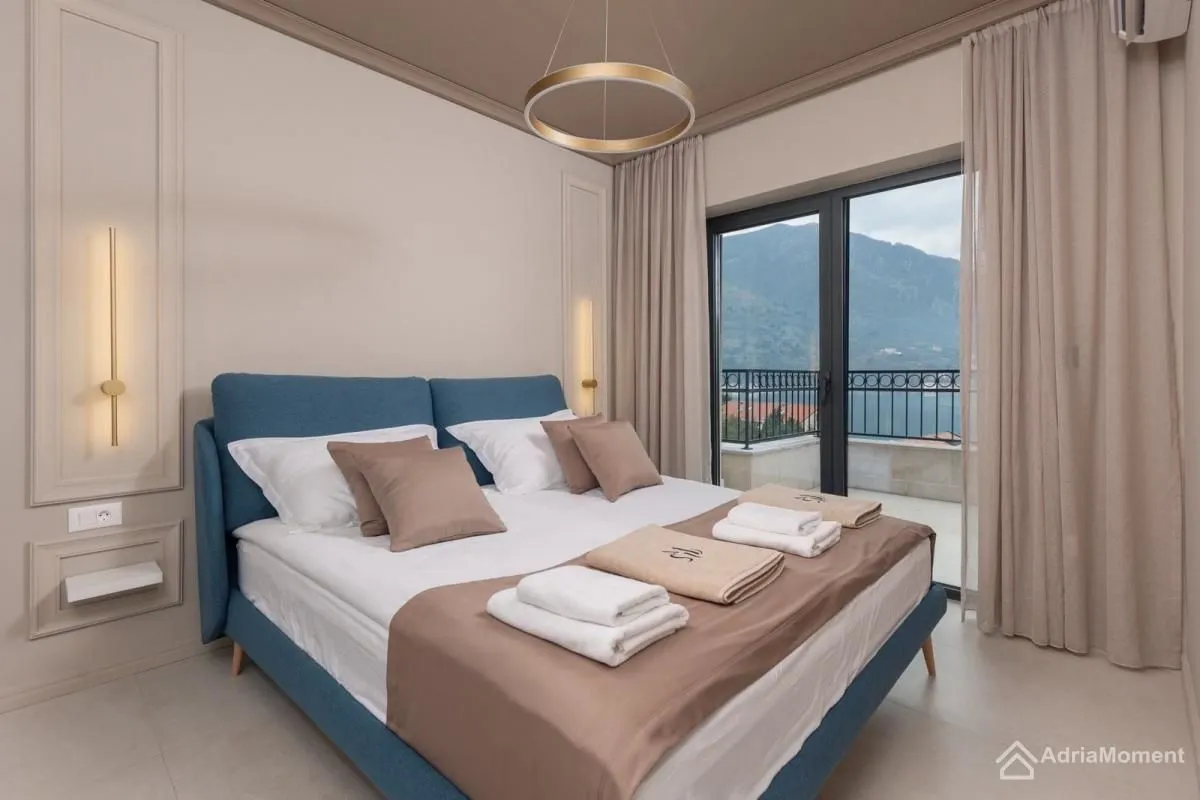 Prodaja, trosoban stan, 192m², Dobrota, Kotor