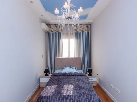 Rent, three bedroom apartment, 275m², Podgorica, Crna Gora - image 8