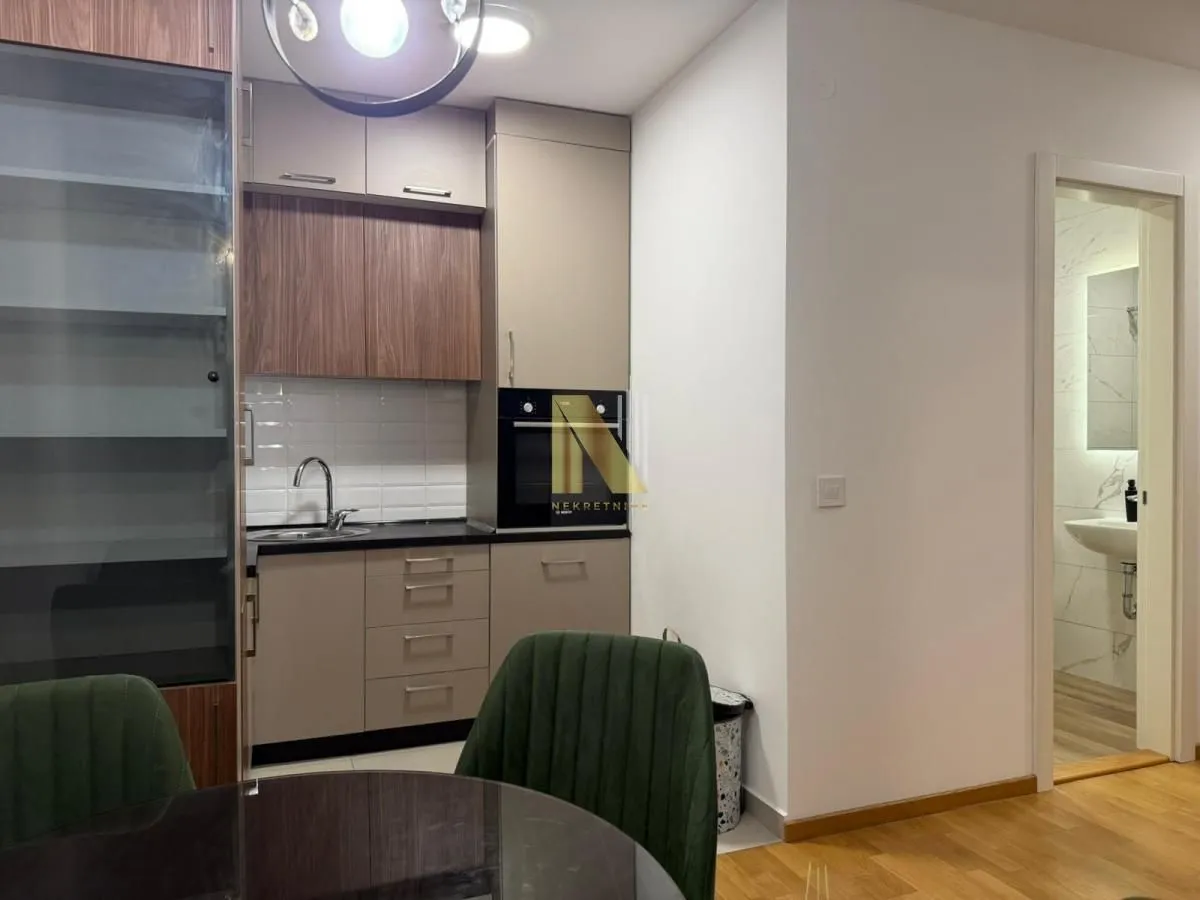 Izdavanje, dvosoban stan, 45m², Novi Sad, Srbija
