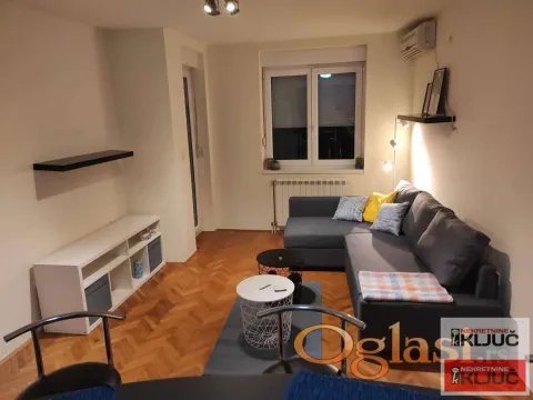 Izdavanje, jednosoban stan, 45m², Centar, Novi Sad