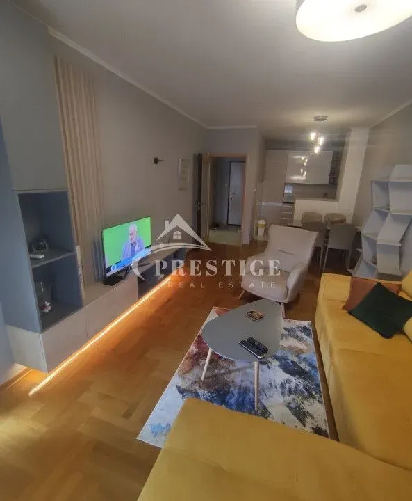 Izdavanje, jednosoban stan, 53m², Pobrežje, Podgorica