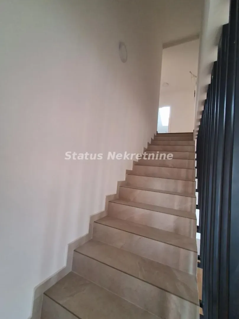 Prodaja, četvorosoban stan, 100m², Podbara, Novi Sad Sve Podlokacije